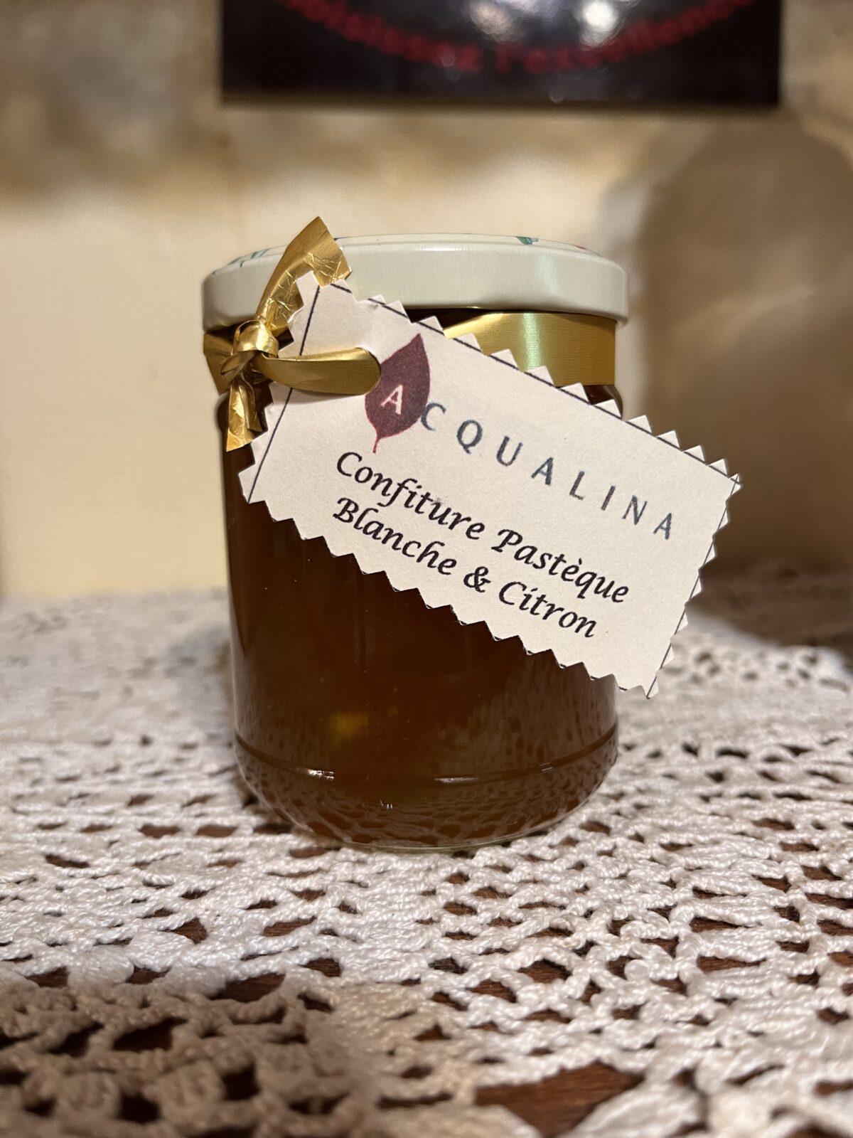 Pot de confiture de pastèque blanche et citron, produit par l'Acqualina en Corse.